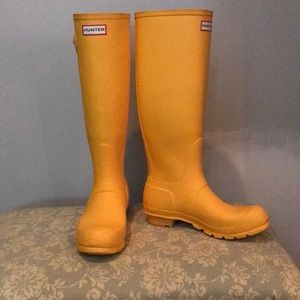 Tall yellow women’s Hunter boots size 8